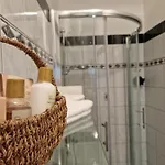 Queen Of The - Lili Apartman *